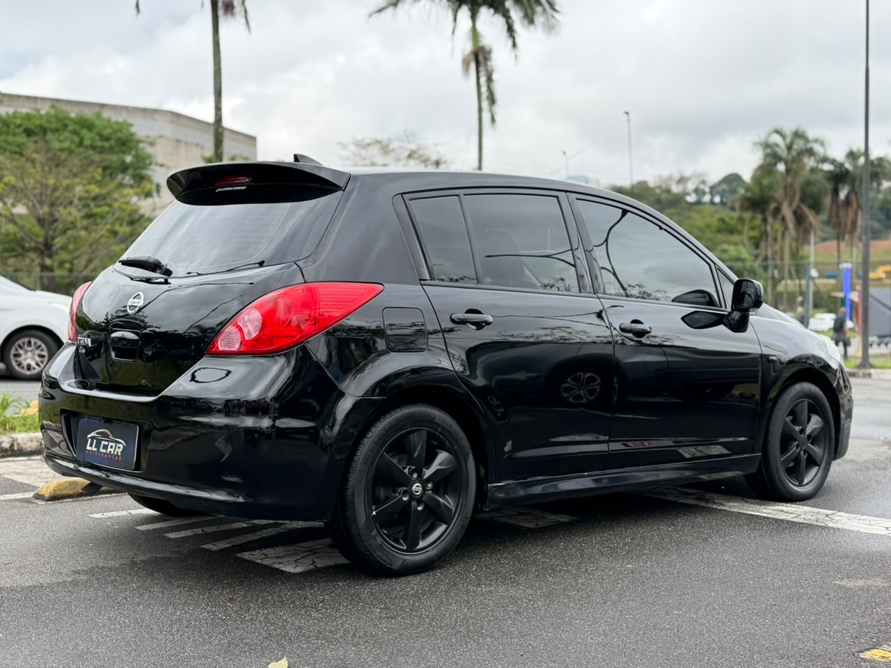 NISSAN TIIDA