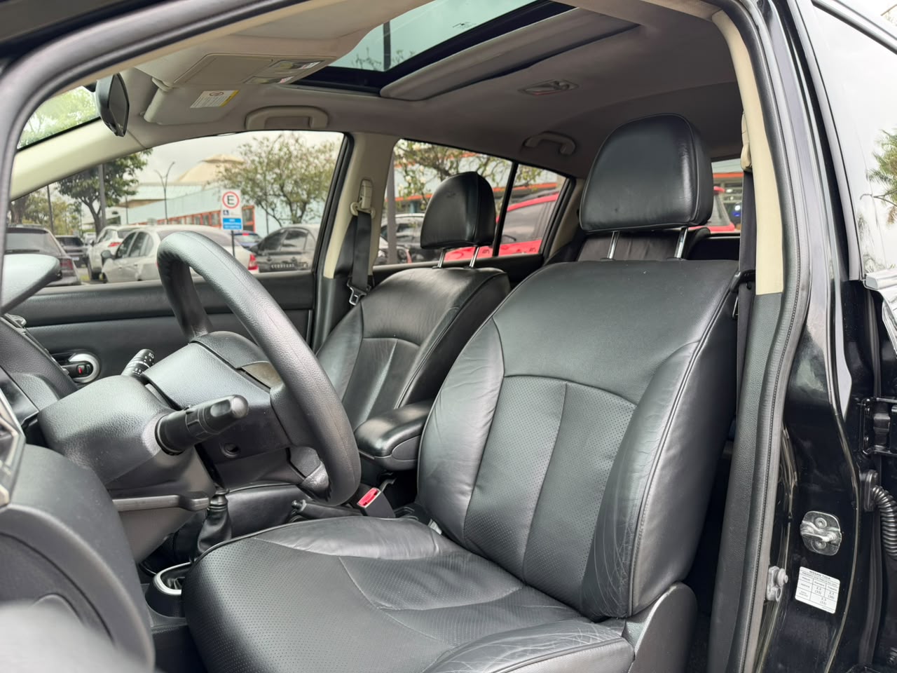 NISSAN TIIDA
