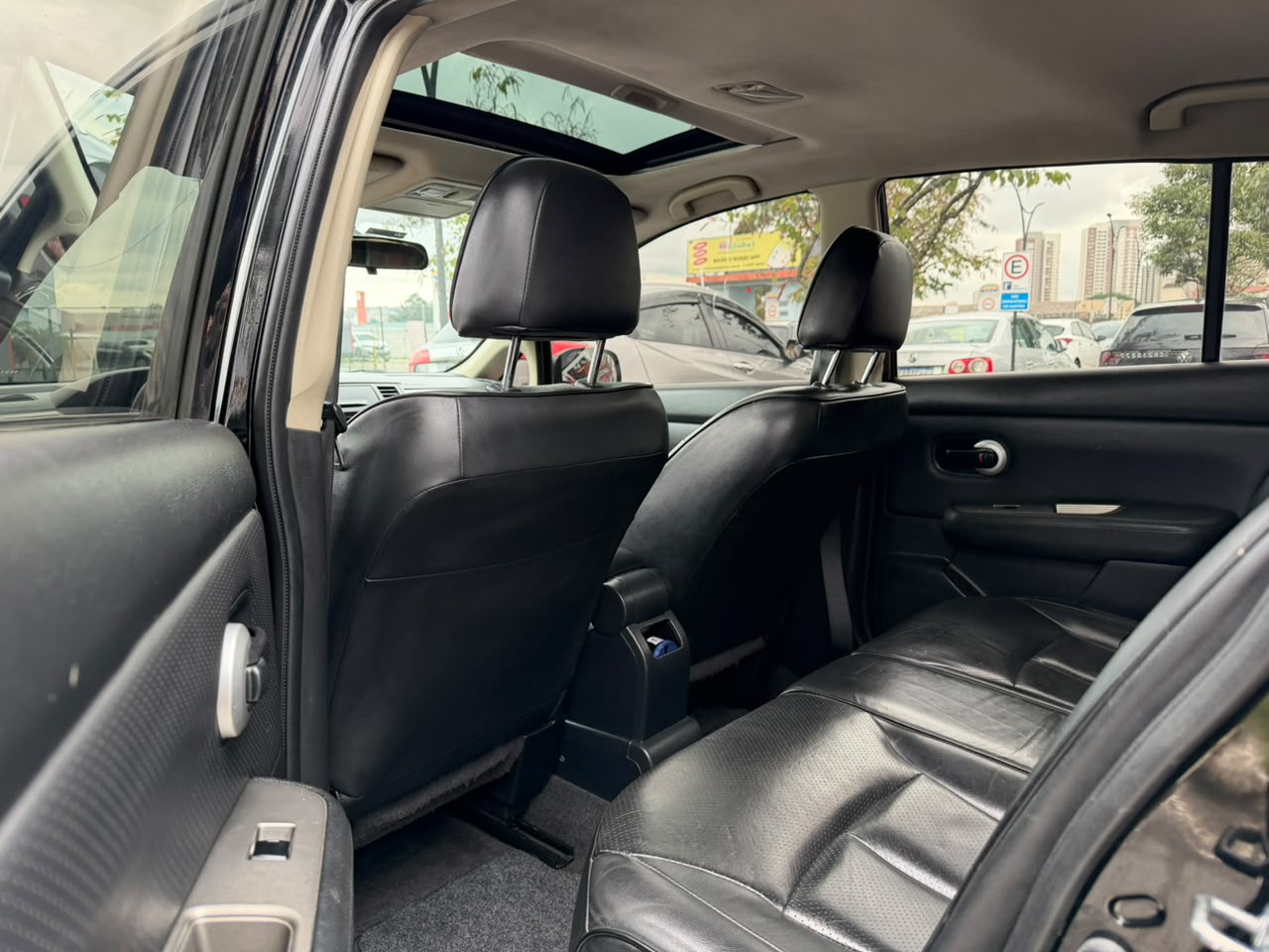 NISSAN TIIDA