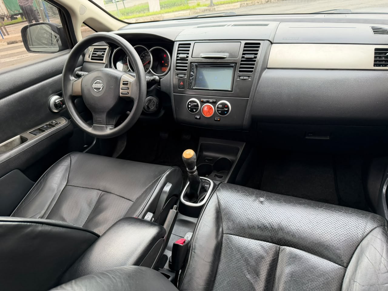 NISSAN TIIDA