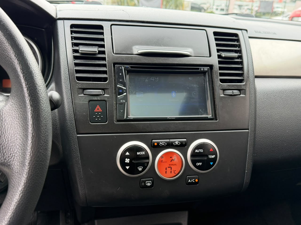 NISSAN TIIDA