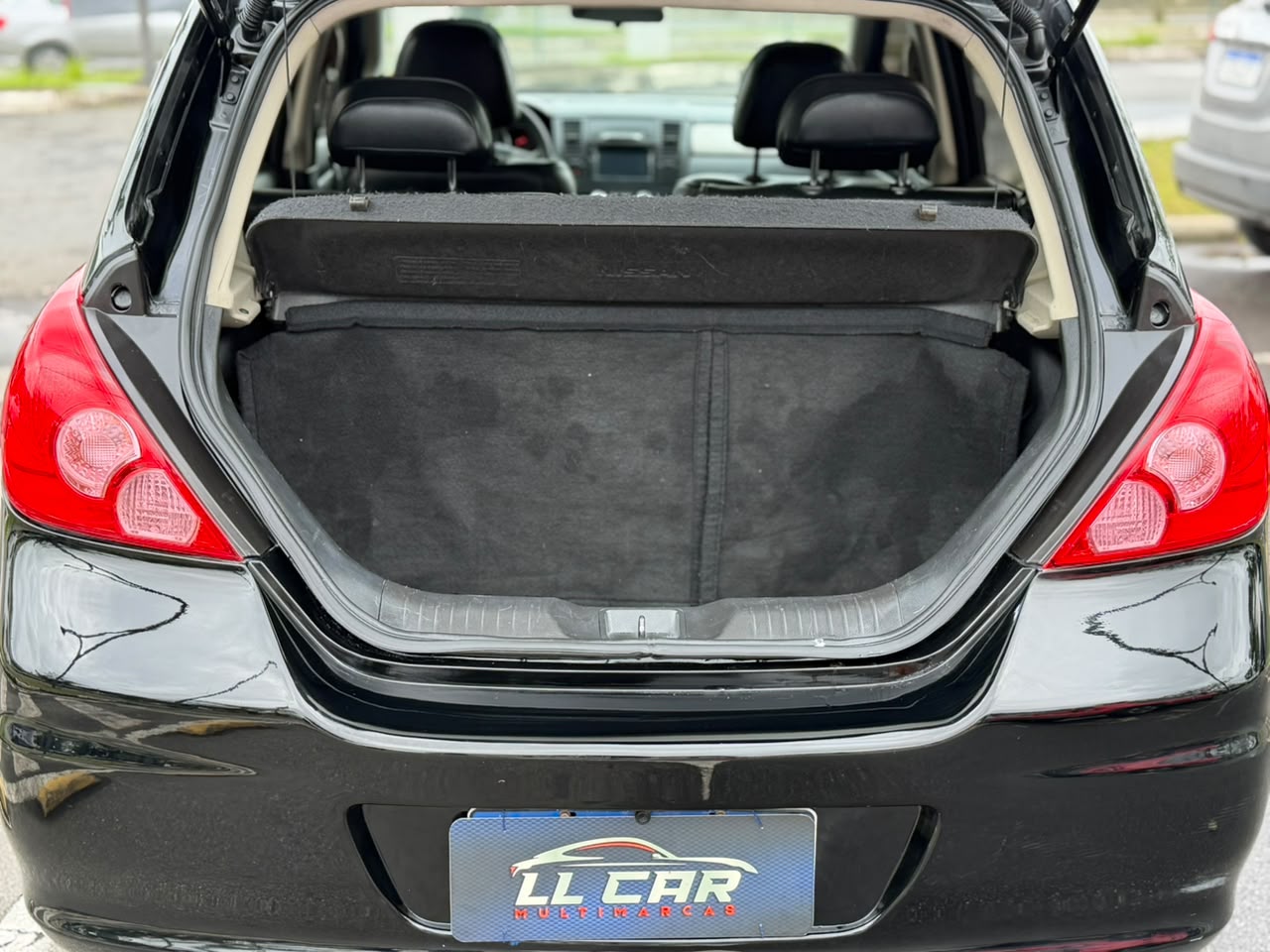 NISSAN TIIDA