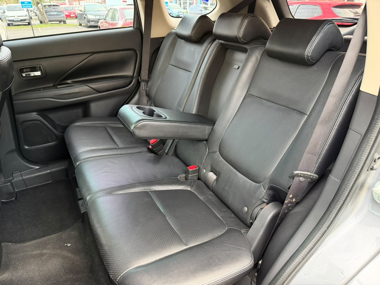 MITSUBISHI OUTLANDER