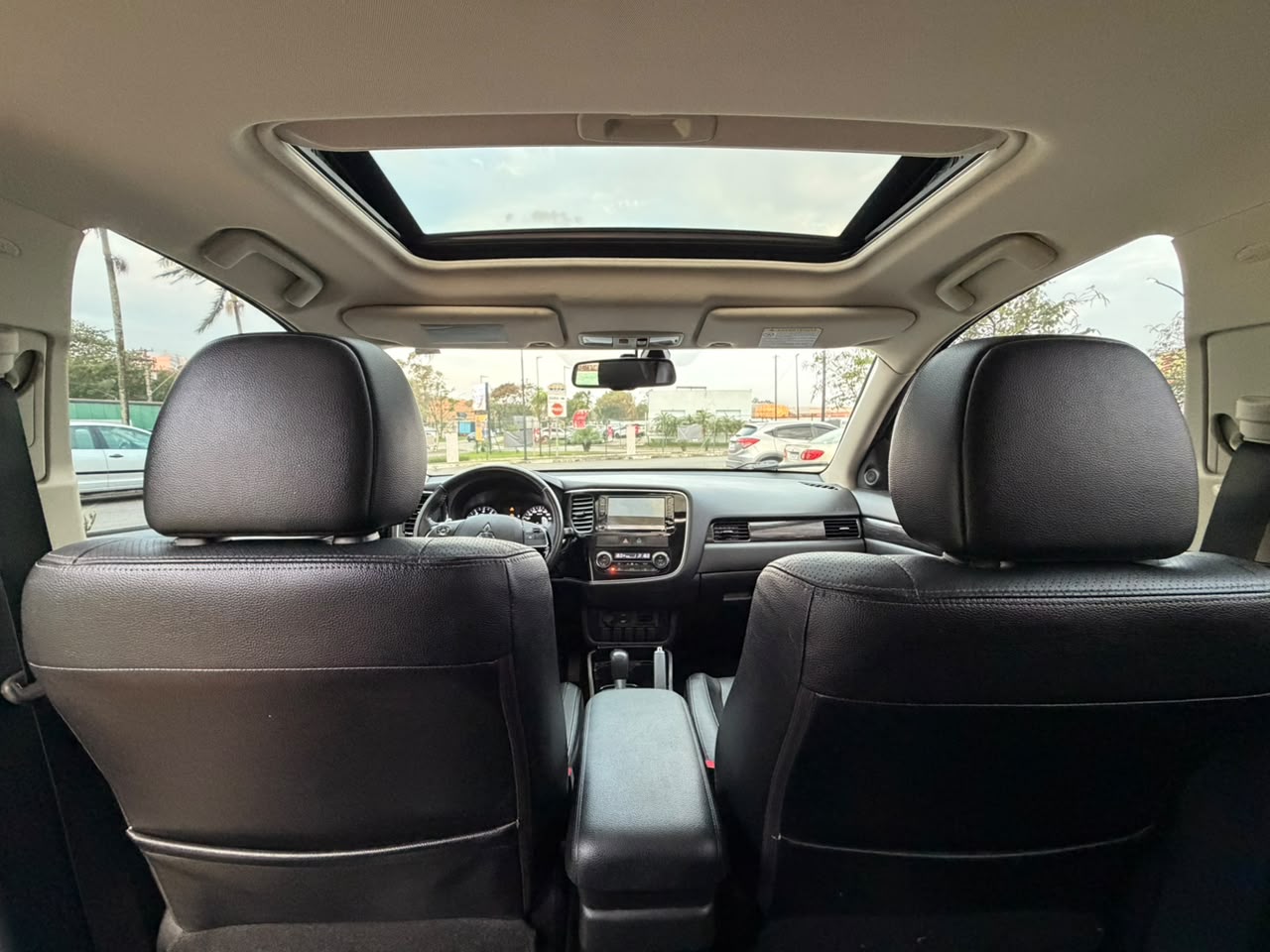 MITSUBISHI OUTLANDER