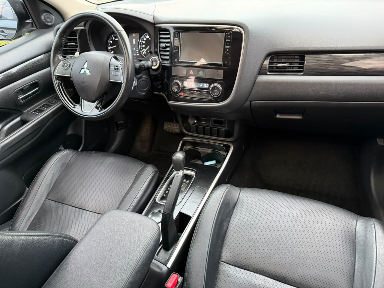 MITSUBISHI OUTLANDER