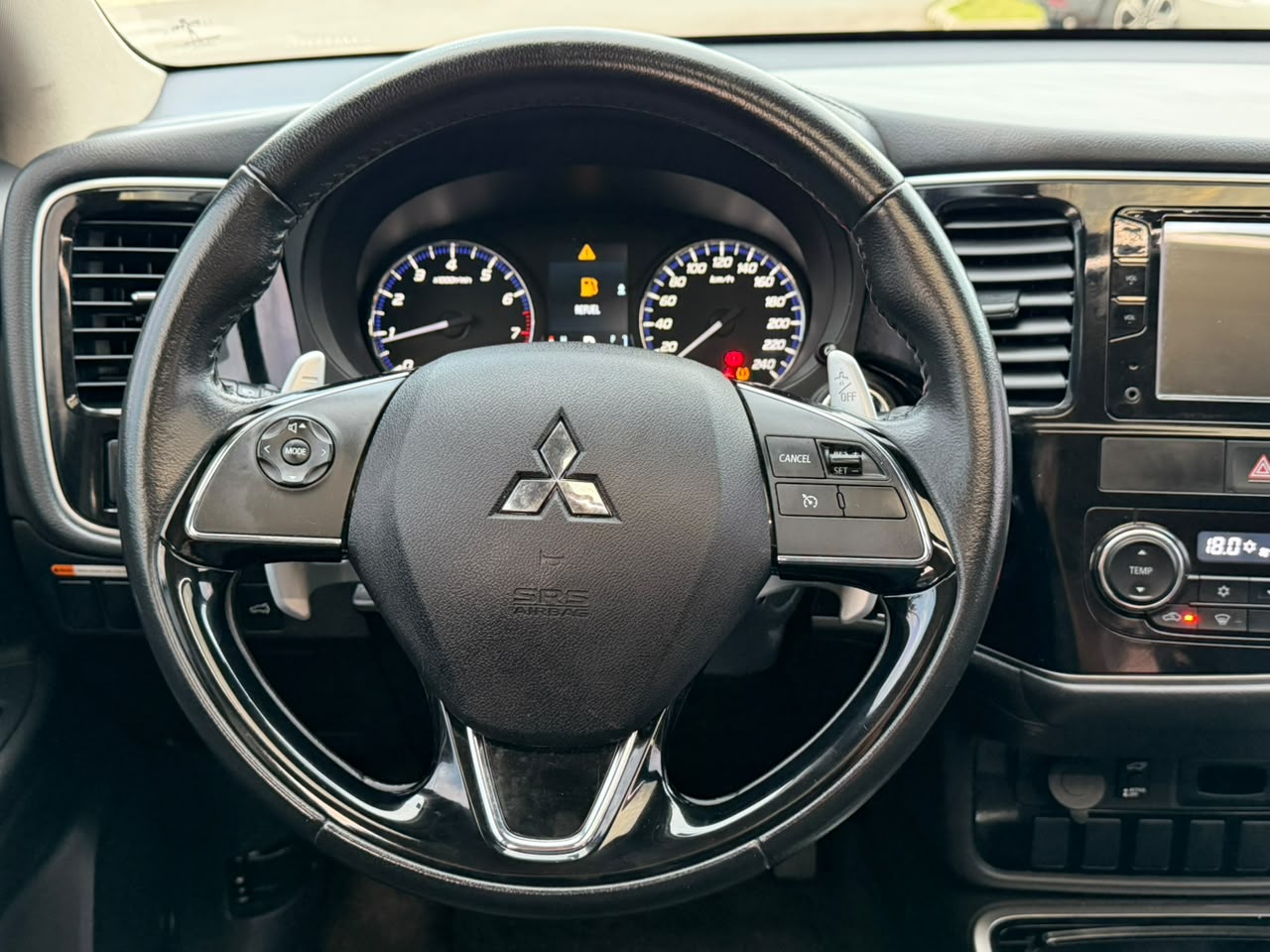MITSUBISHI OUTLANDER