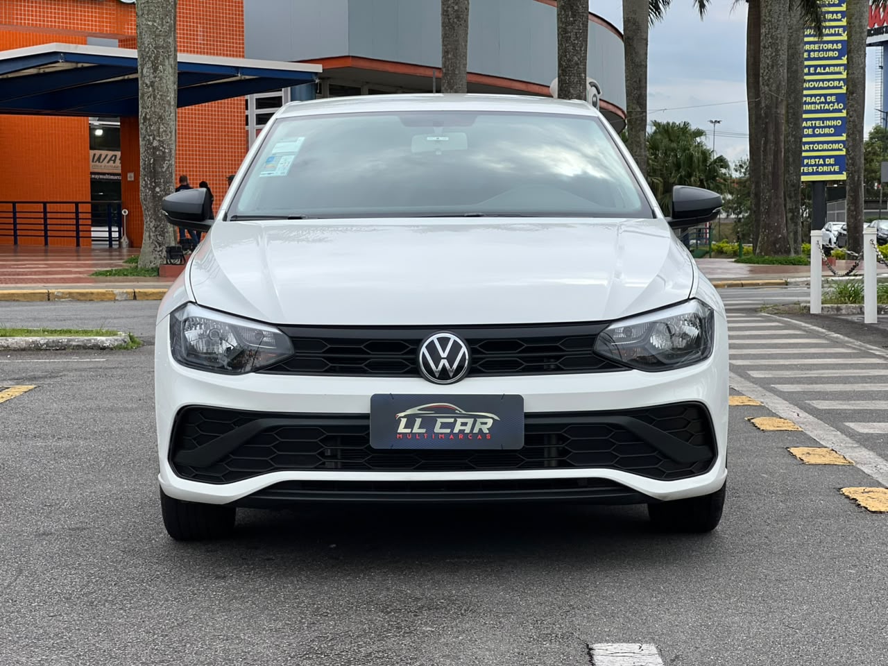 VOLKSWAGEN POLO