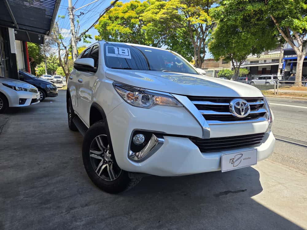 TOYOTA HILUX SW4