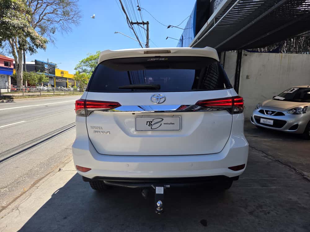 TOYOTA HILUX SW4