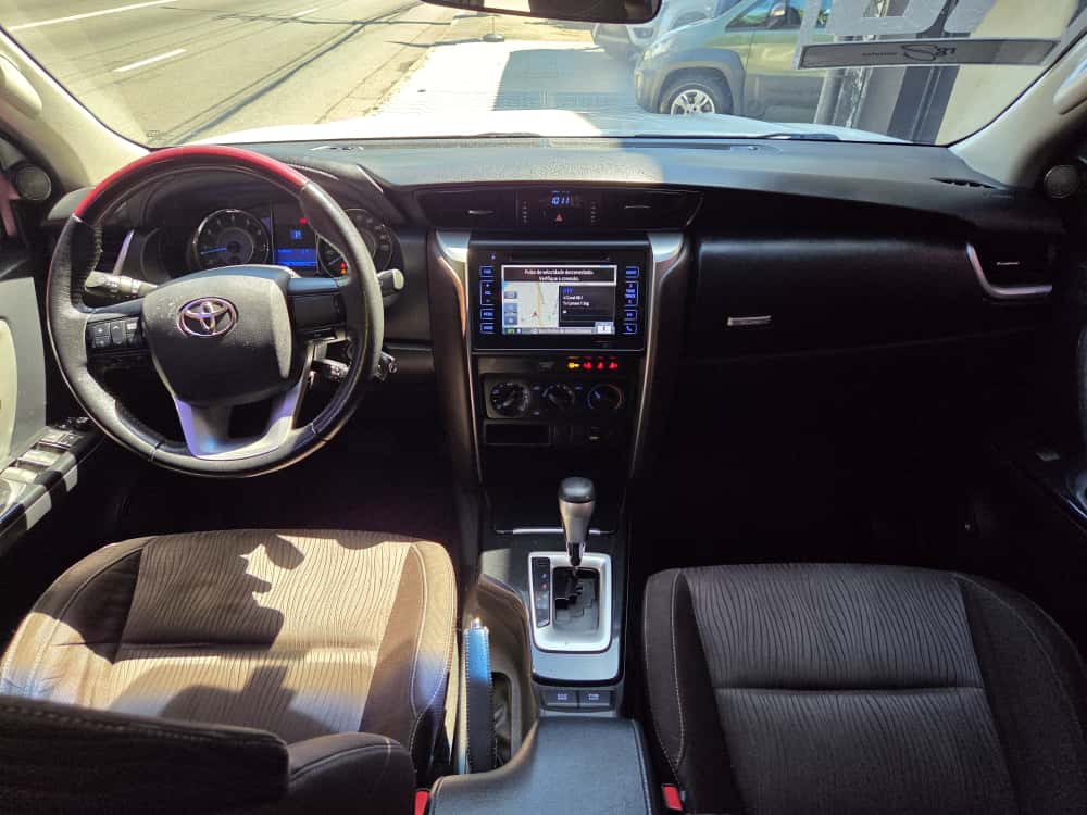 TOYOTA HILUX SW4