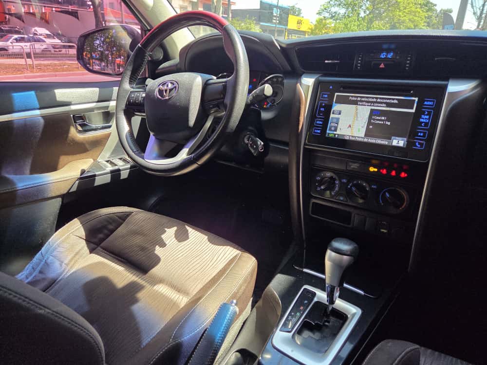 TOYOTA HILUX SW4