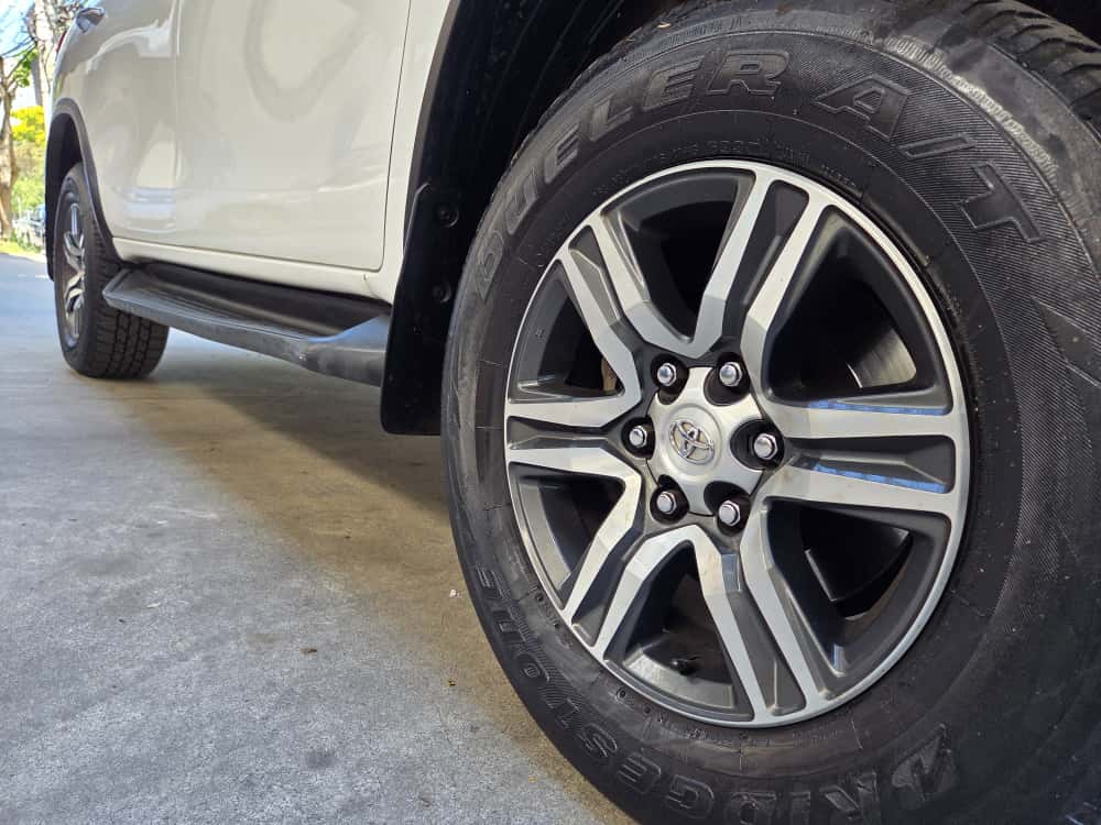 TOYOTA HILUX SW4