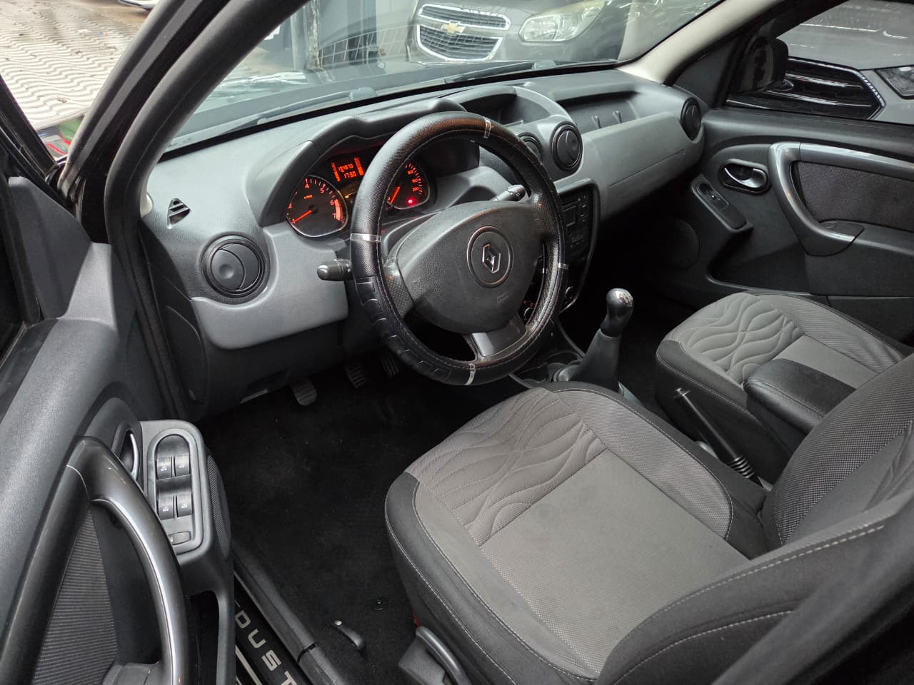 RENAULT DUSTER