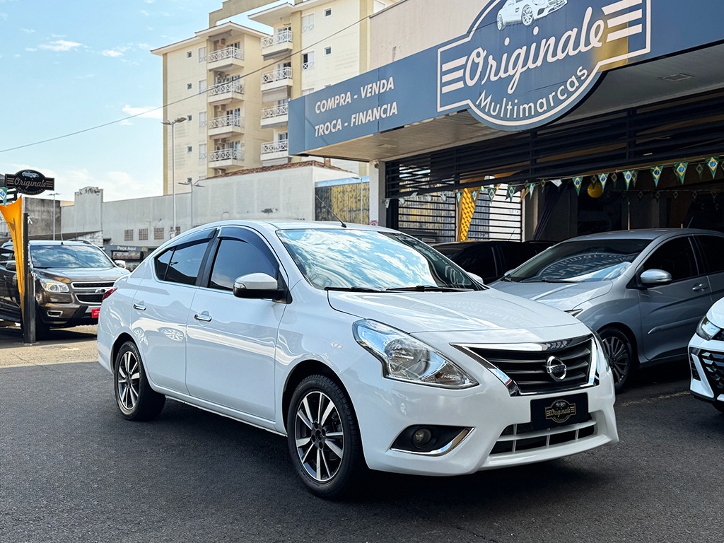 NISSAN VERSA