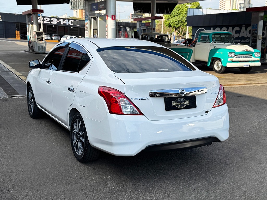 NISSAN VERSA