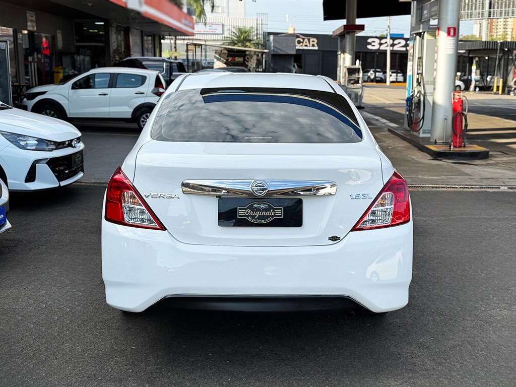 NISSAN VERSA