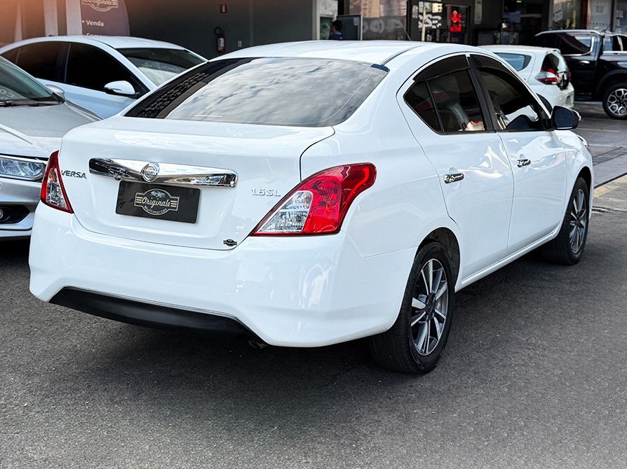 NISSAN VERSA