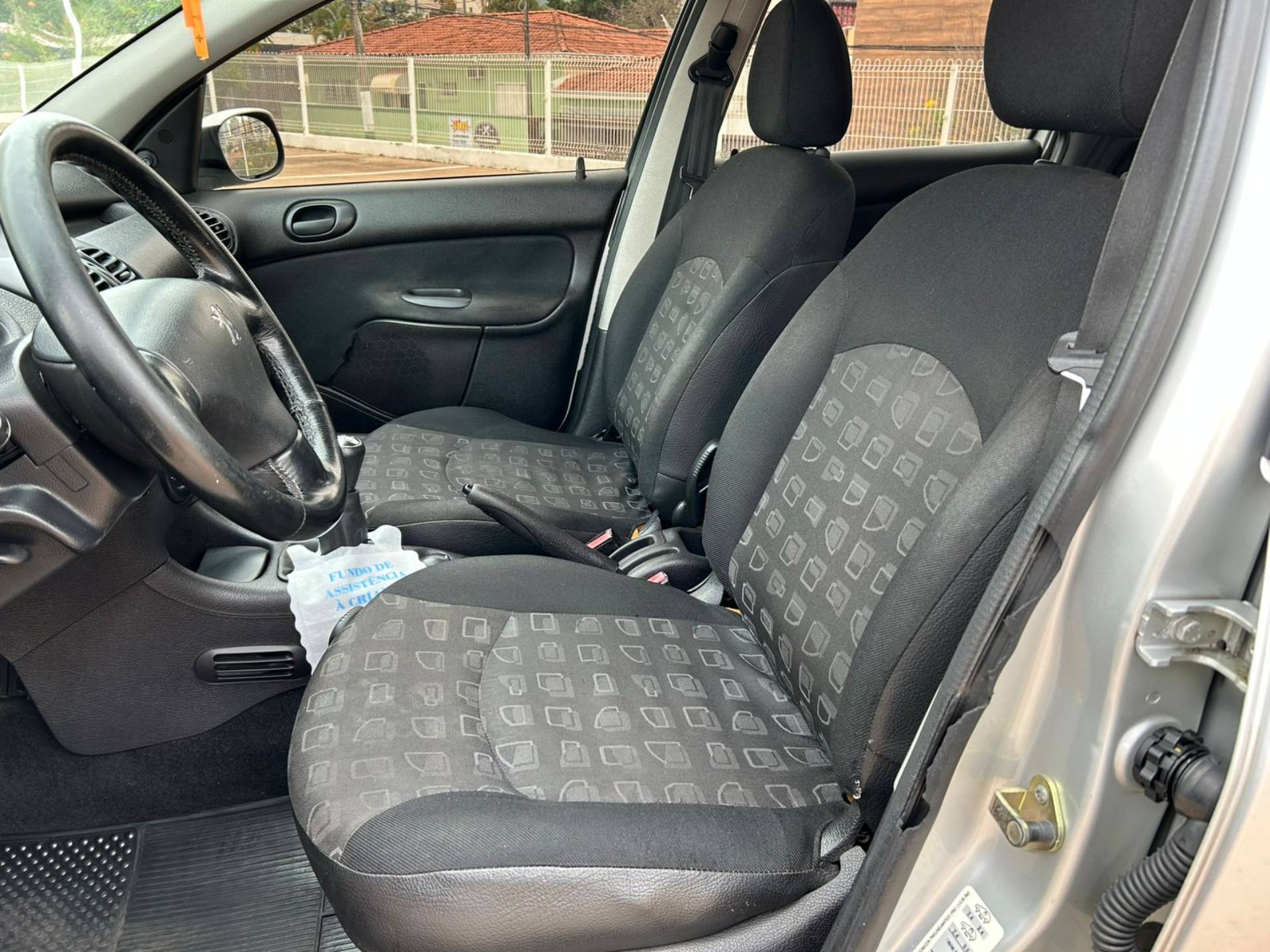 PEUGEOT 206
