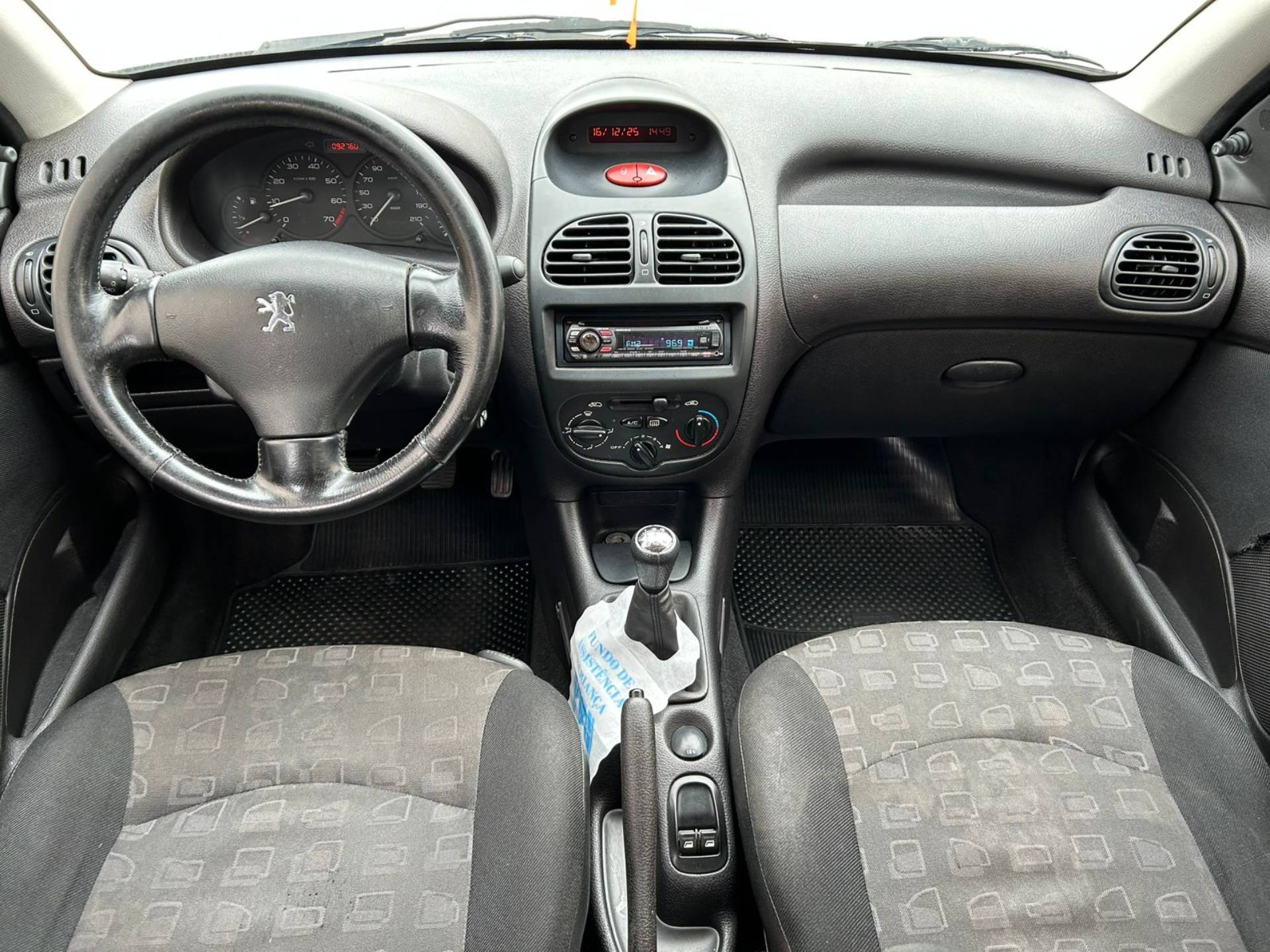 PEUGEOT 206