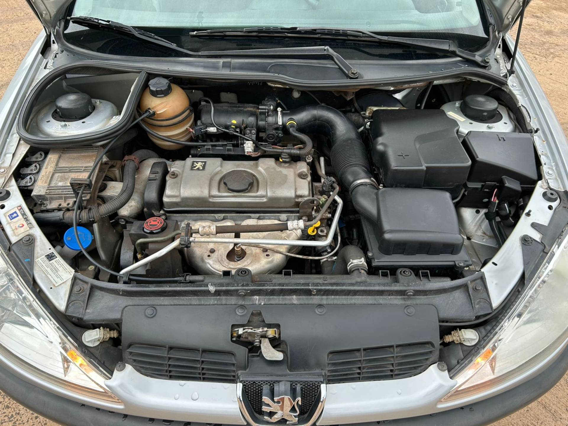 PEUGEOT 206