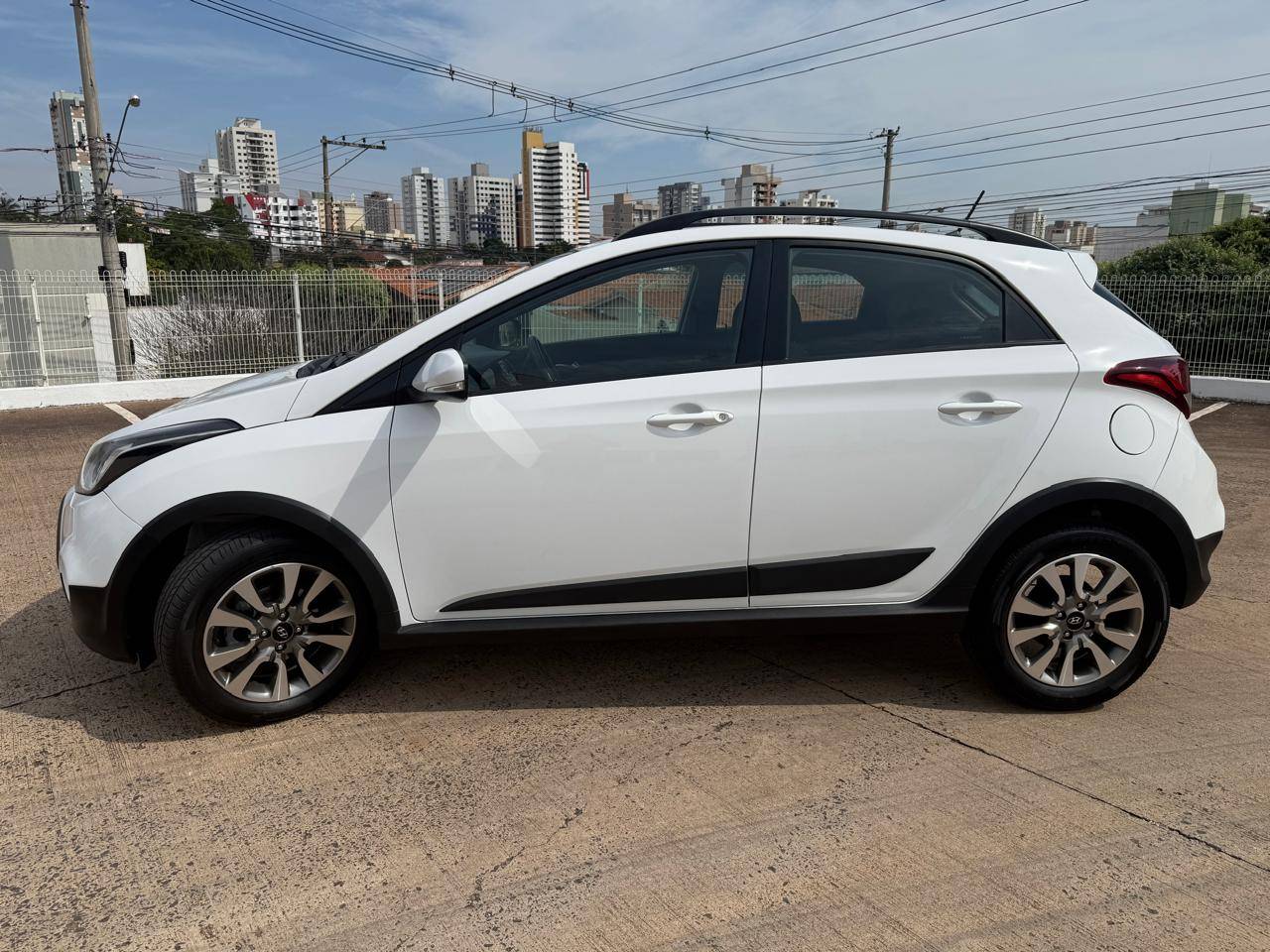 HYUNDAI HB20X