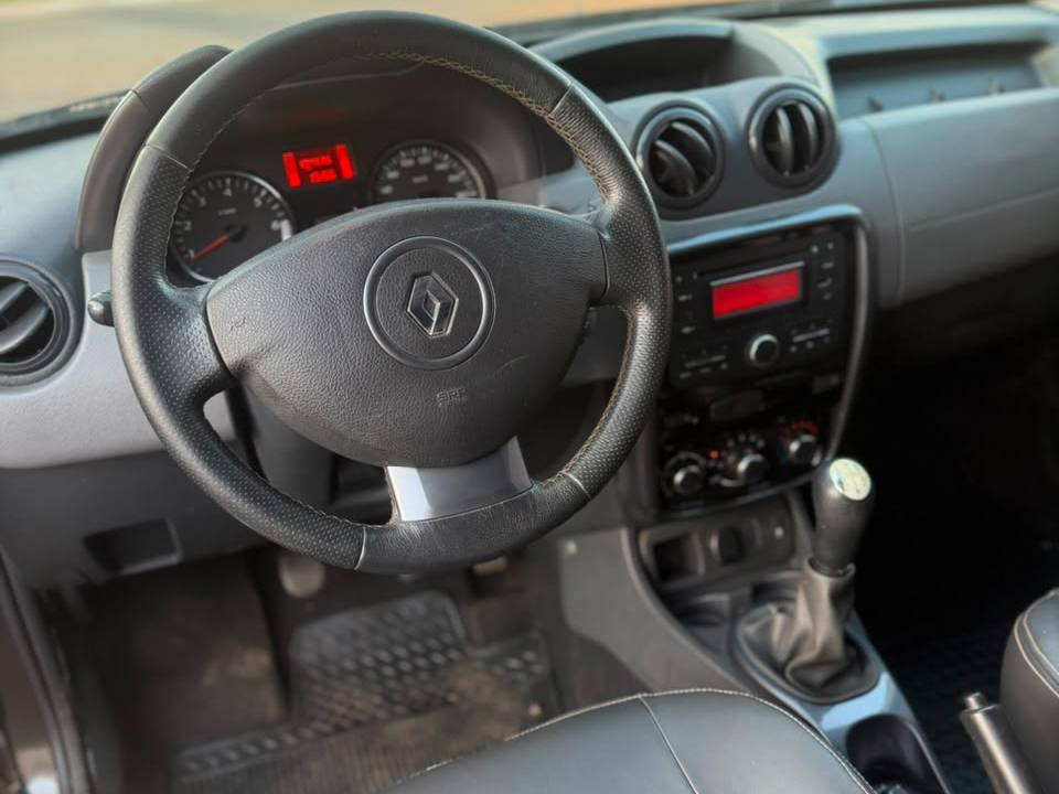RENAULT DUSTER