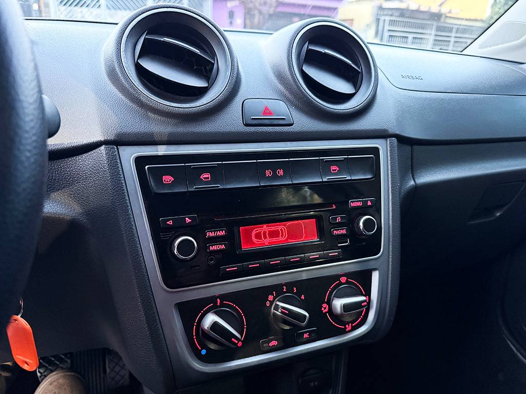 VOLKSWAGEN VOYAGE