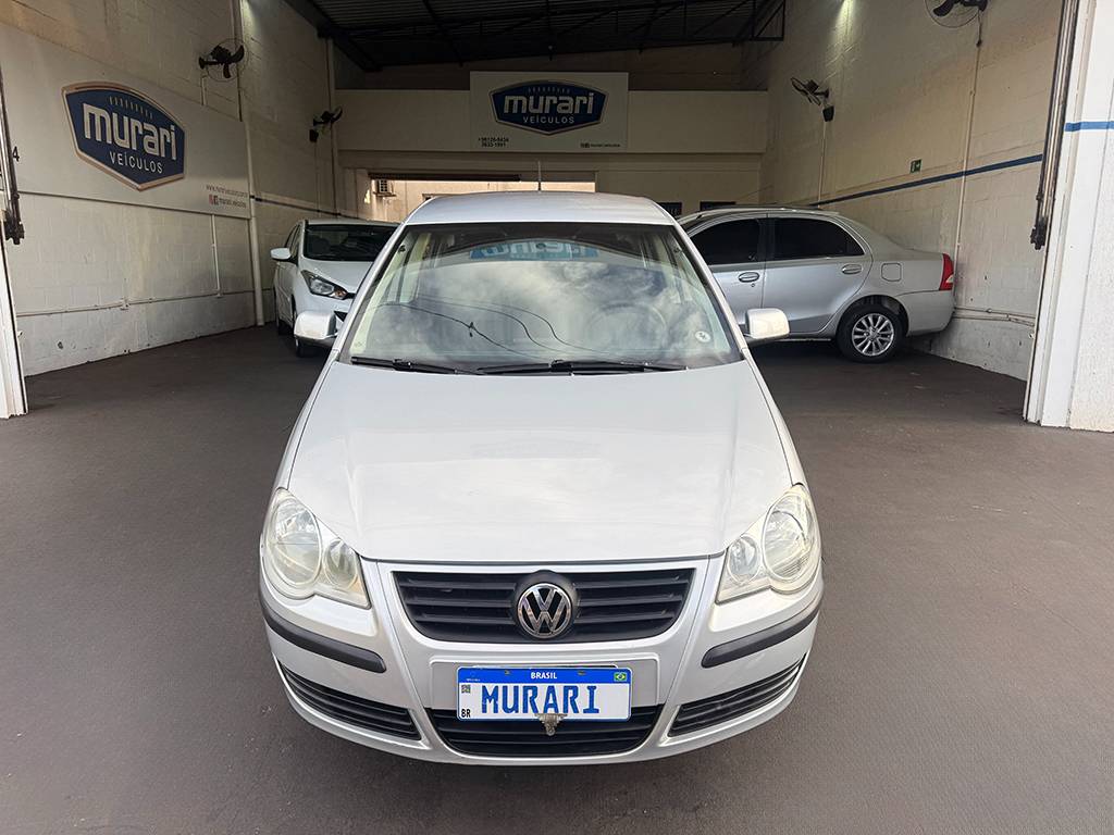 VOLKSWAGEN POLO SEDAN