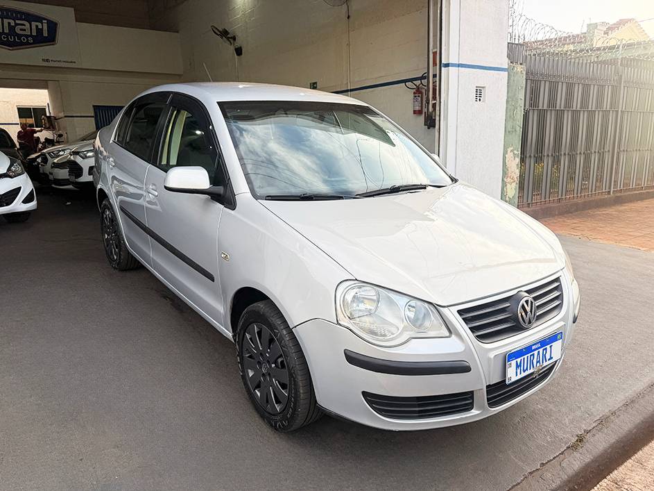 VOLKSWAGEN POLO SEDAN