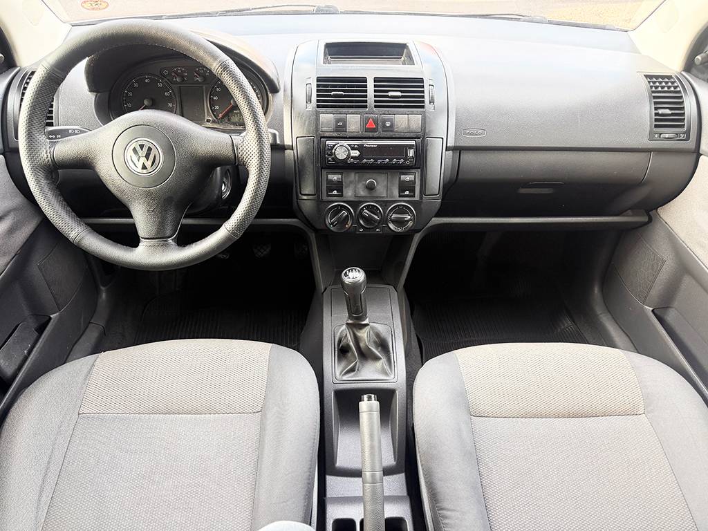 VOLKSWAGEN POLO SEDAN