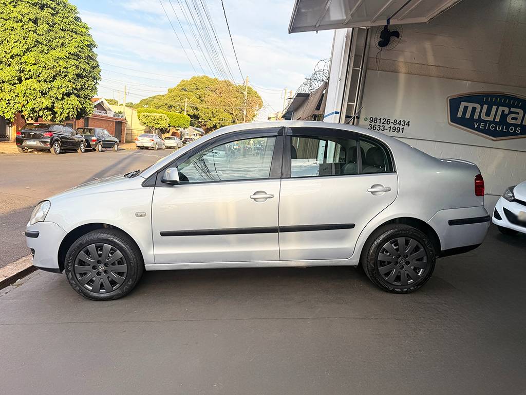 VOLKSWAGEN POLO SEDAN