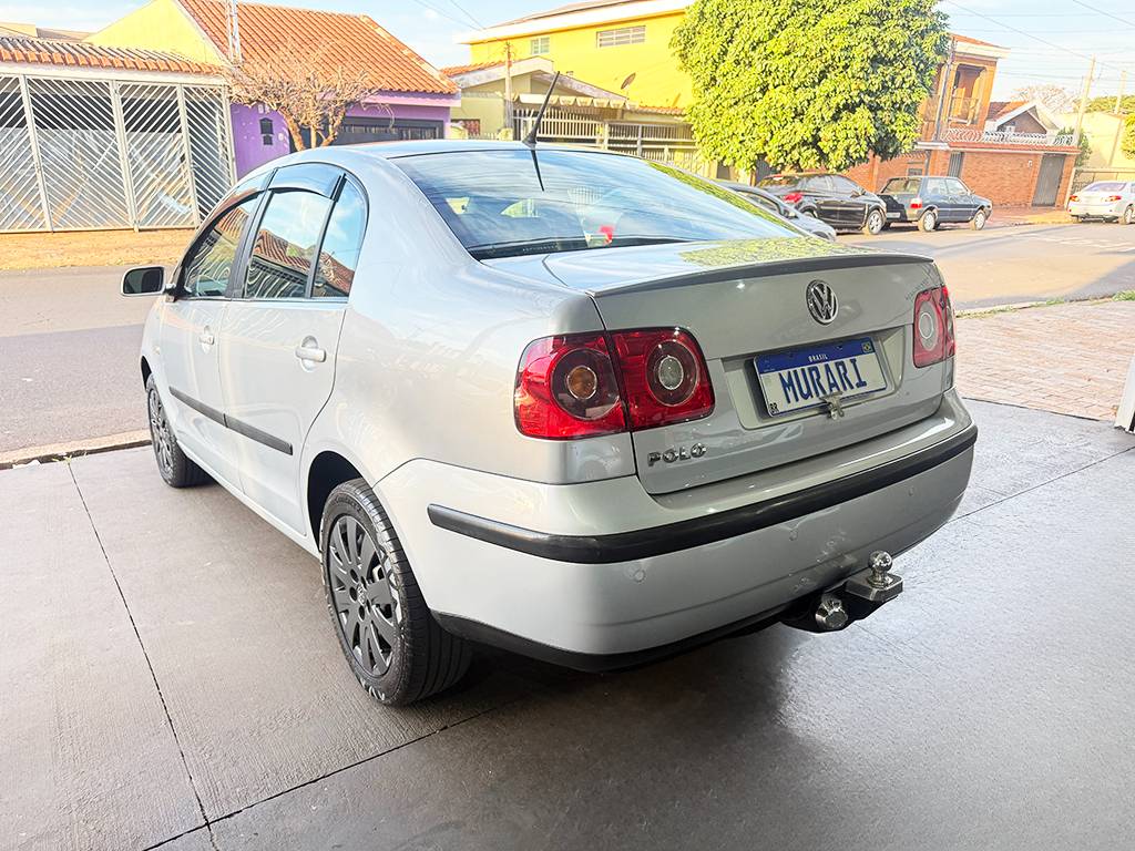 VOLKSWAGEN POLO SEDAN