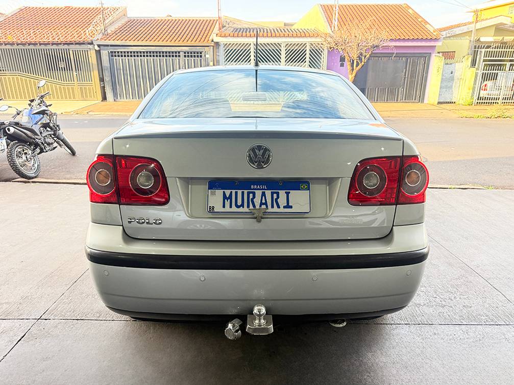 VOLKSWAGEN POLO SEDAN