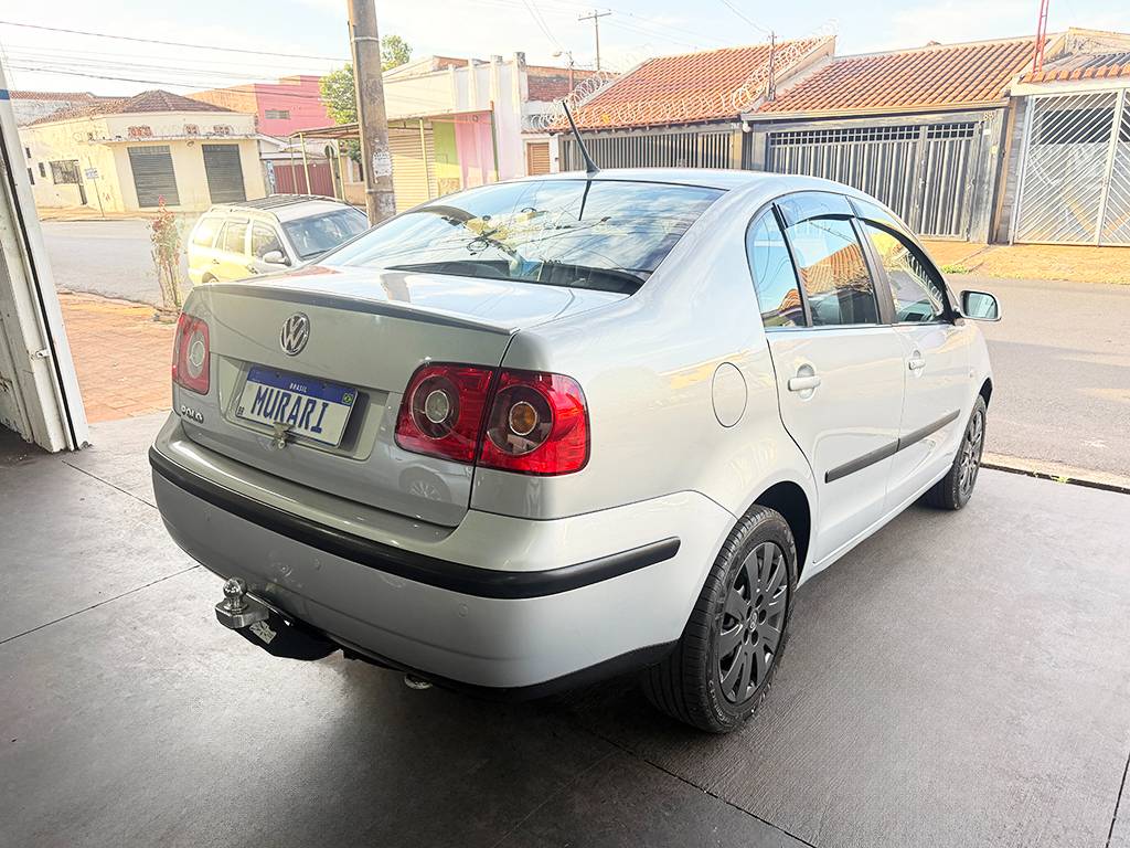 VOLKSWAGEN POLO SEDAN