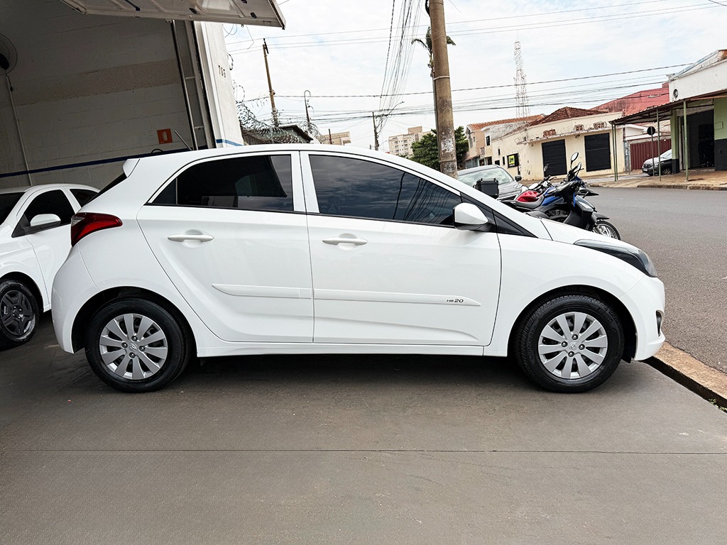 HYUNDAI HB20