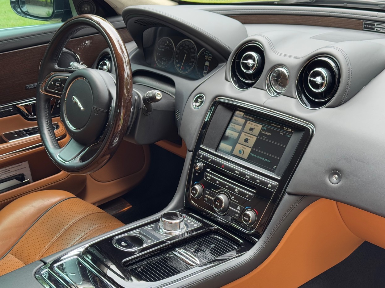 Car Image 15