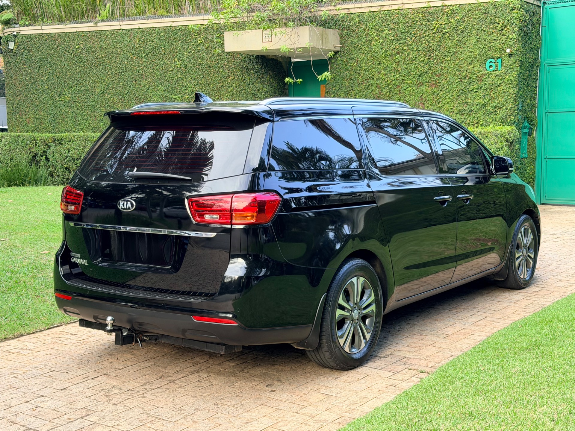 KIA CARNIVAL