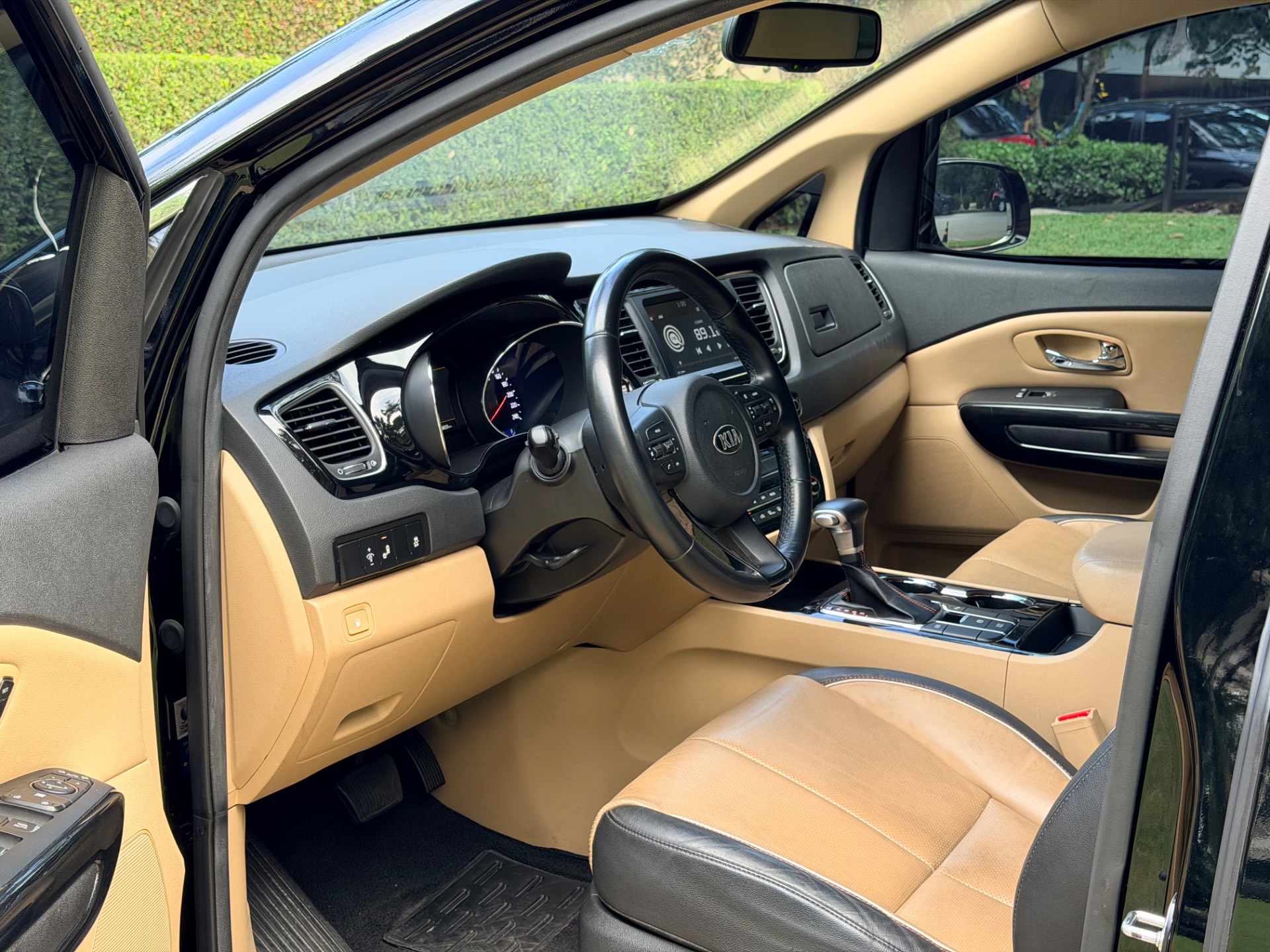 KIA CARNIVAL
