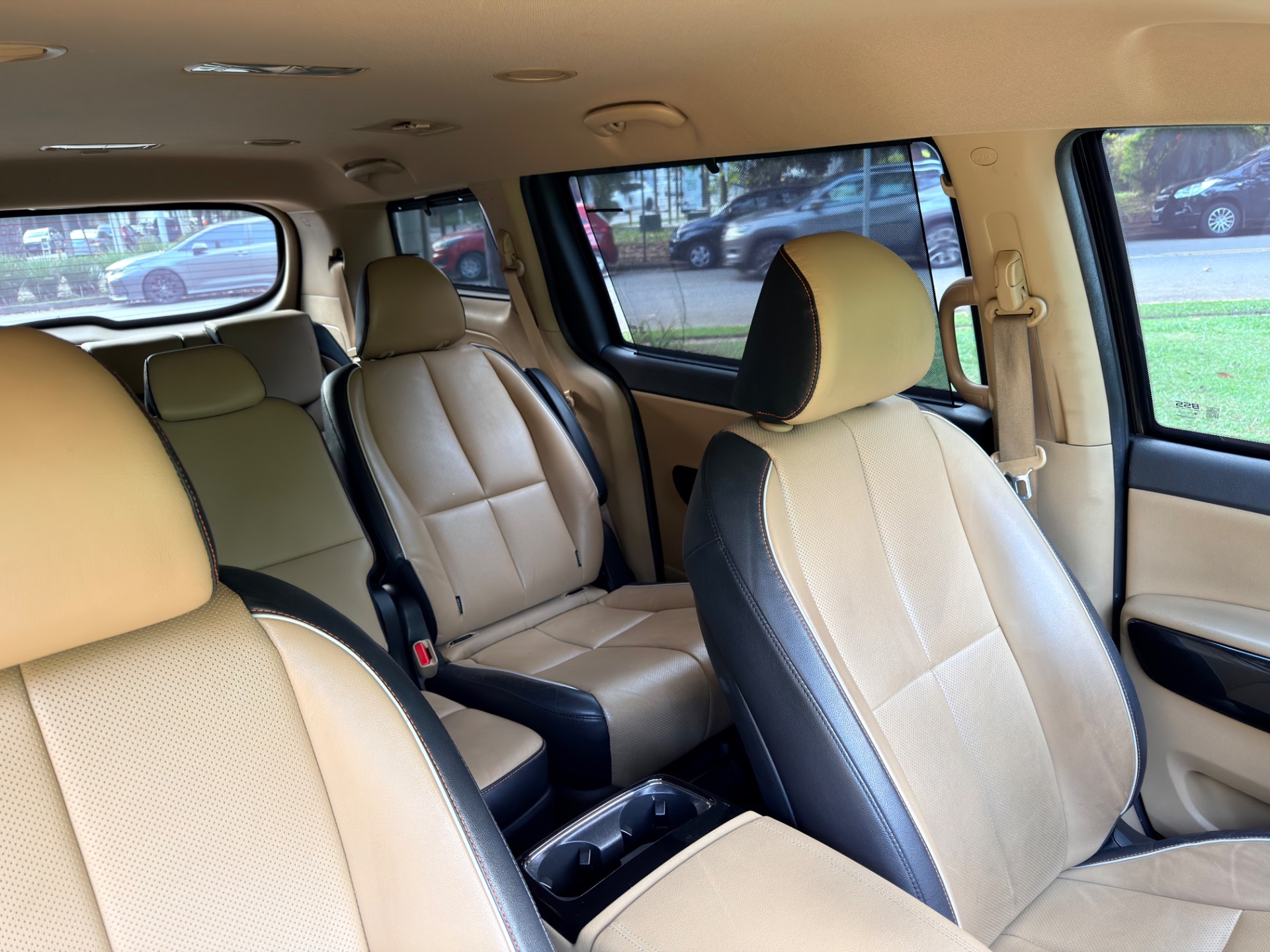 KIA CARNIVAL
