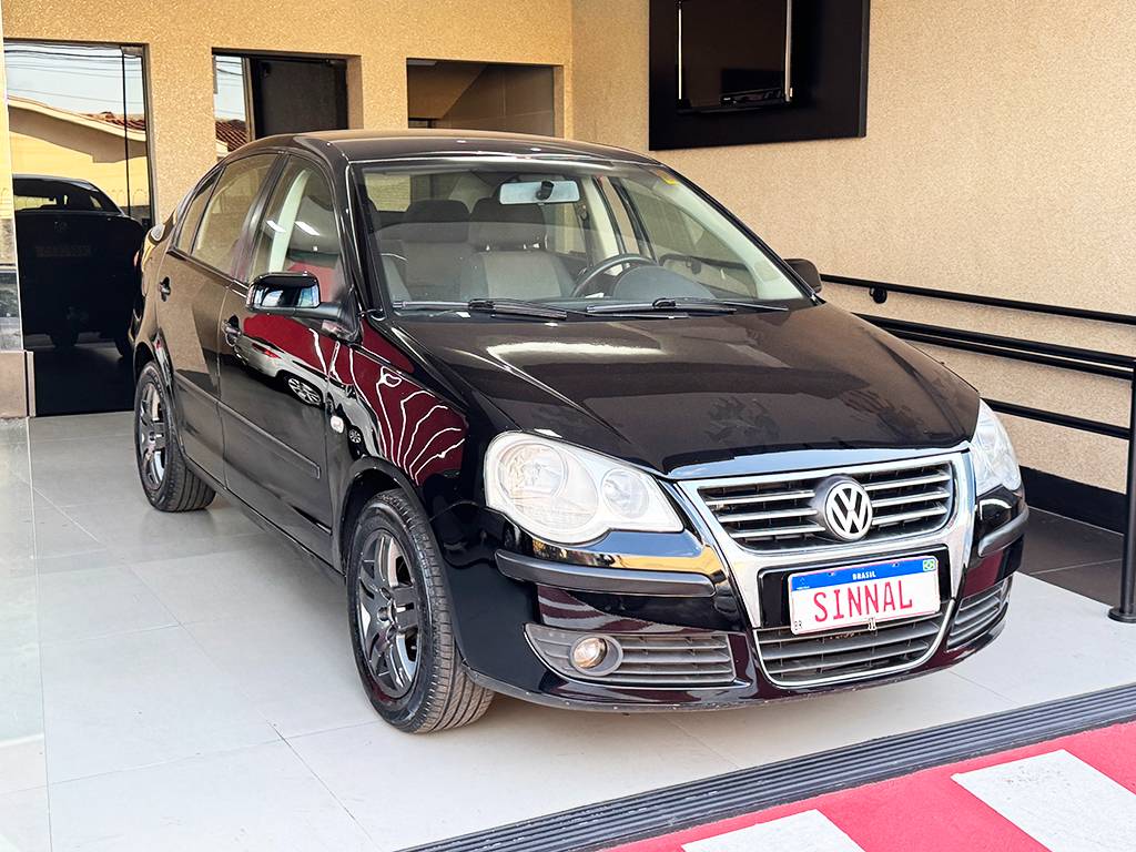 VOLKSWAGEN POLO SEDAN