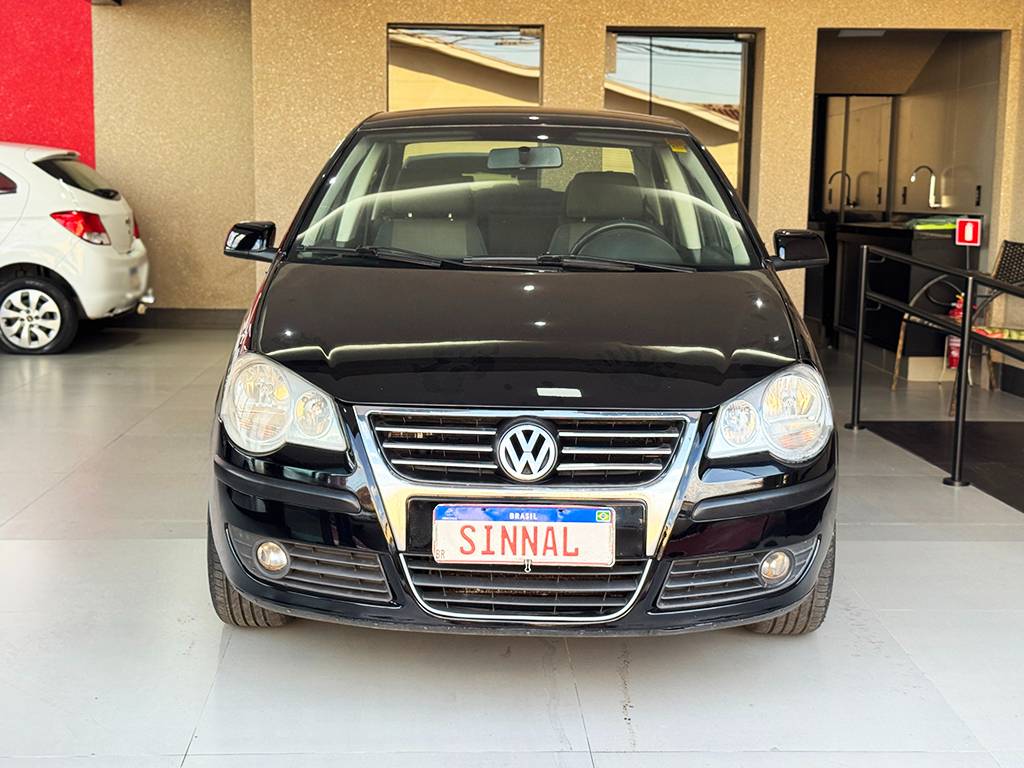 VOLKSWAGEN POLO SEDAN