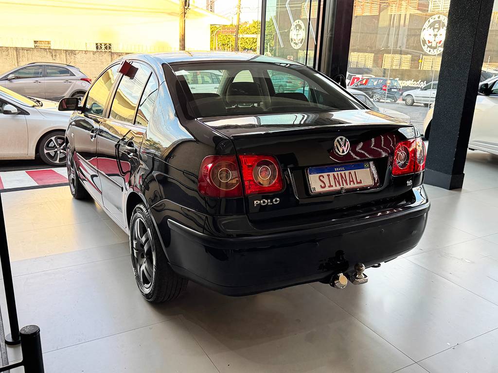 VOLKSWAGEN POLO SEDAN