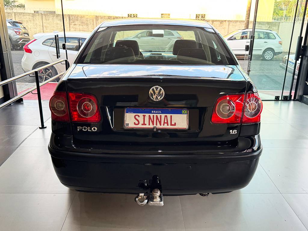 VOLKSWAGEN POLO SEDAN