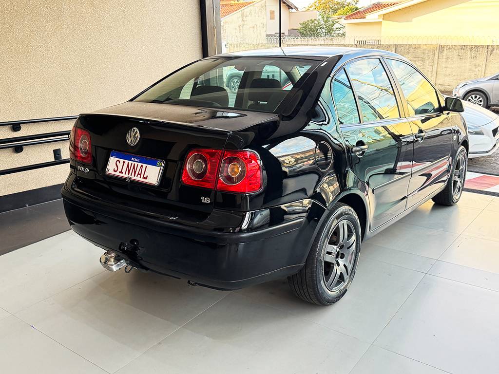 VOLKSWAGEN POLO SEDAN