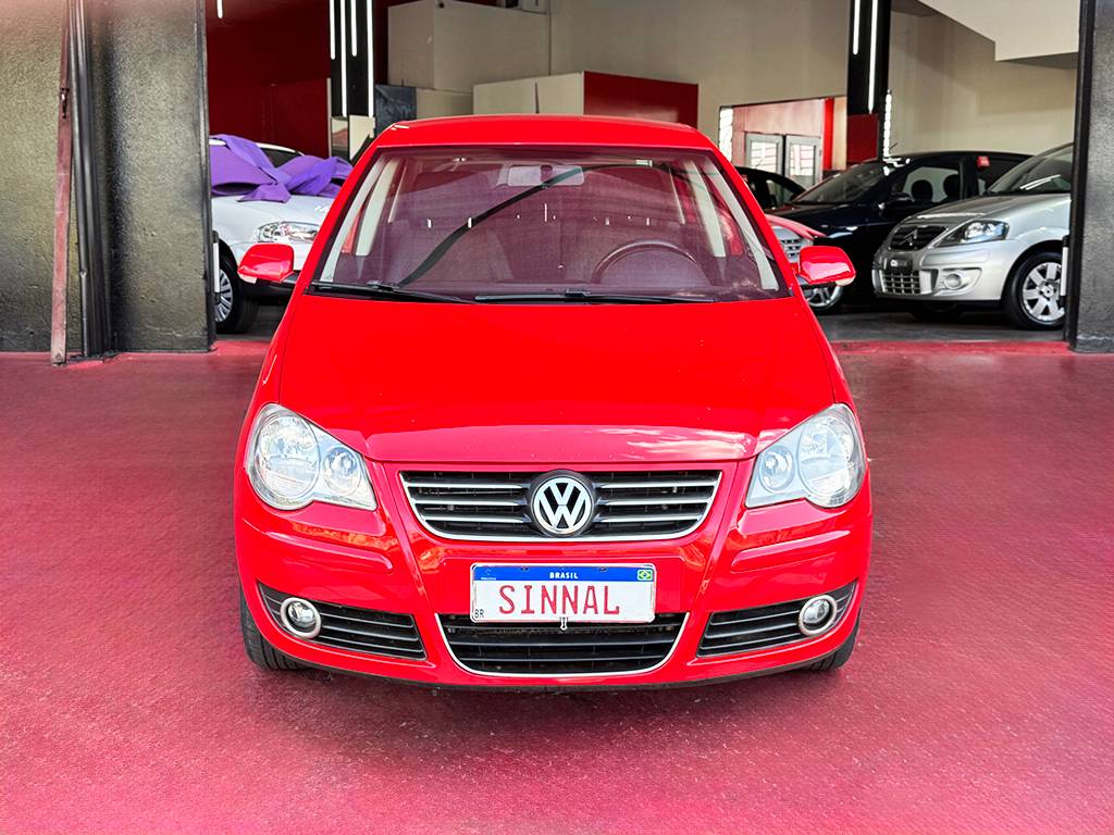 VOLKSWAGEN POLO SEDAN