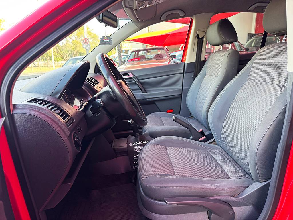 VOLKSWAGEN POLO SEDAN