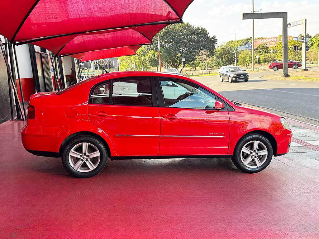 VOLKSWAGEN POLO SEDAN
