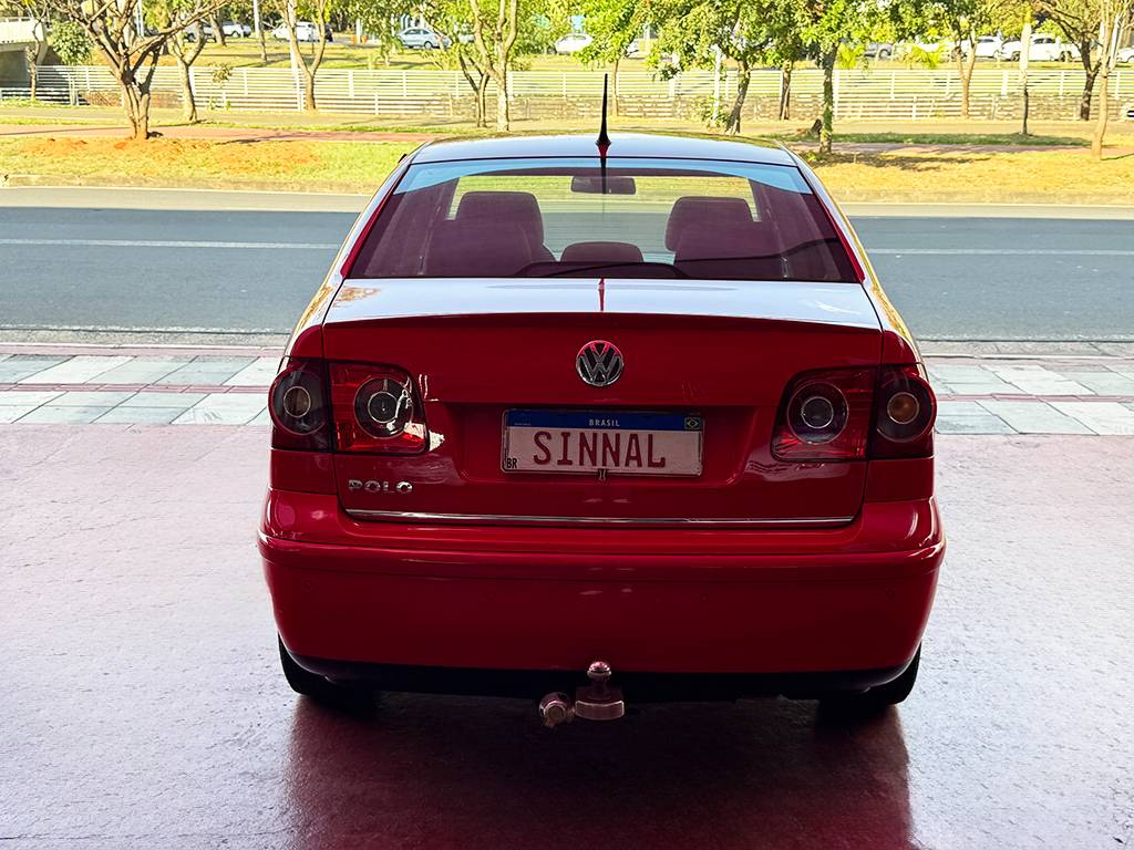 VOLKSWAGEN POLO SEDAN