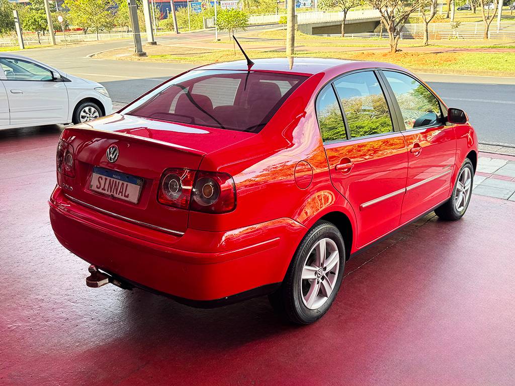VOLKSWAGEN POLO SEDAN