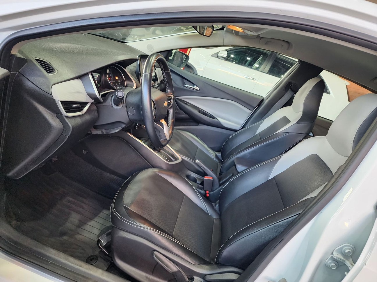 Car Image 14